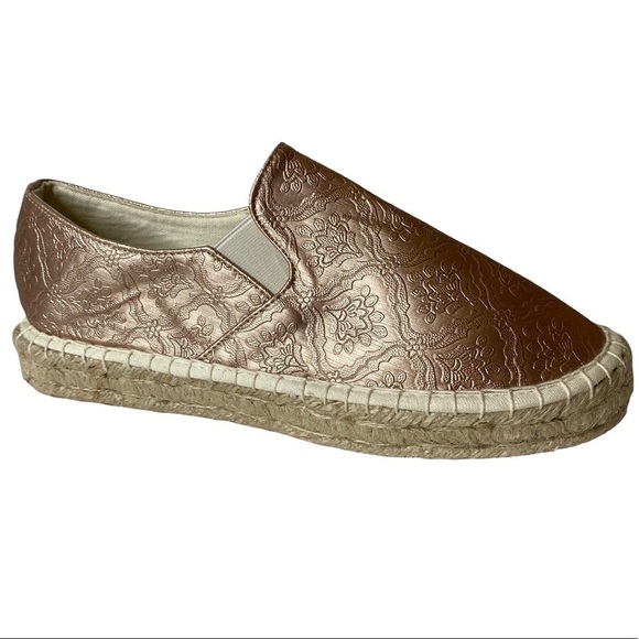 Mukluks Womens Rose Gold Metallic Shoes. Size 9 - Picture 1 of 9